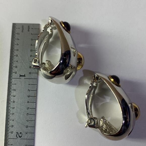 CONTURE NEW YORK Clip On Earrings - Picture 6 of 6
